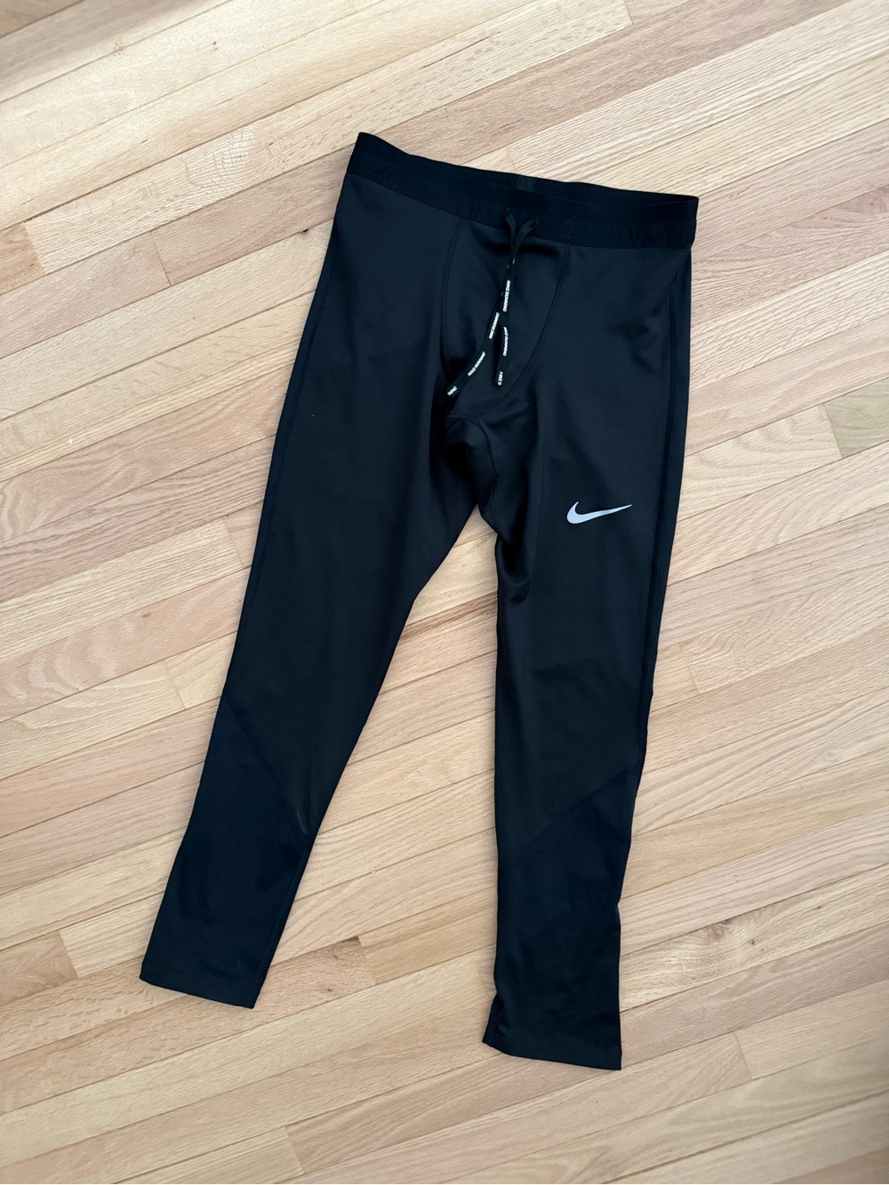NWOT Nike dri-fit Performance Leggings pants with Reflective Swoosh
